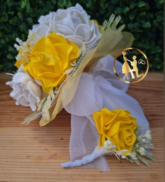 Buquê de Noiva Amarelo e Branco + Flor de Lapela