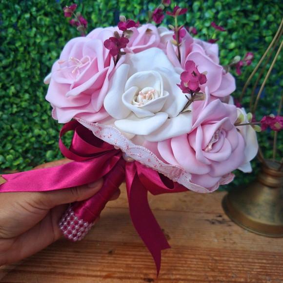 Buquê de Noiva Branco Rose e Fúcsia Artesanal Eva