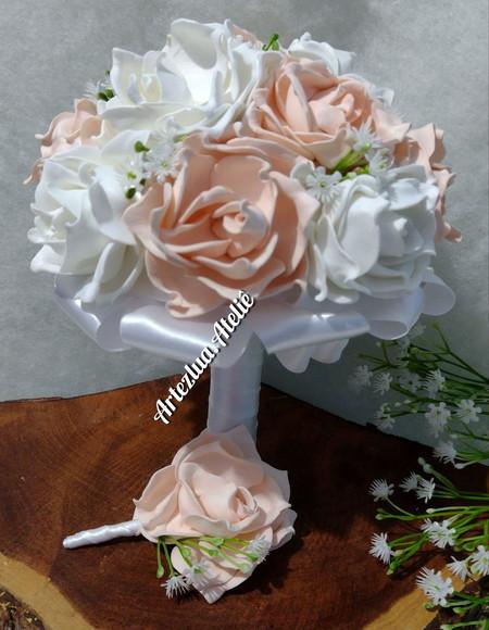 Buquê de Noiva Branco + Flor de Lapela Salmon e Branco