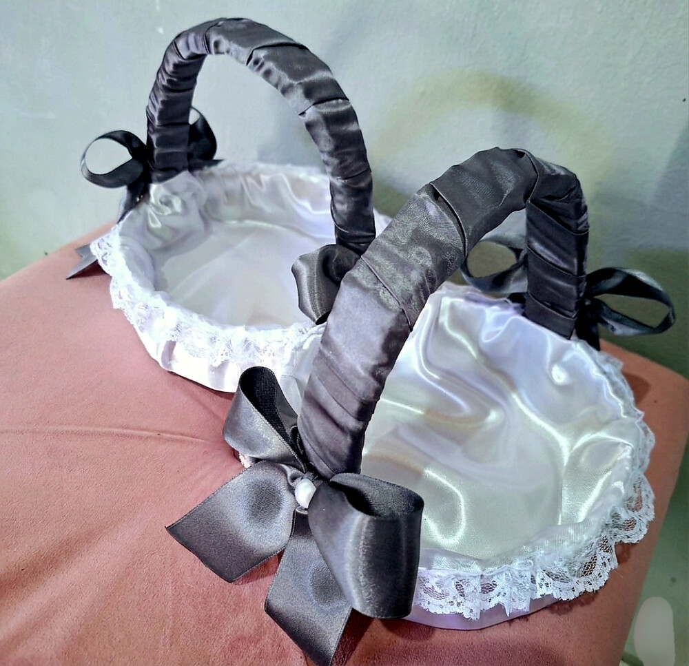 Par de Cestas Florista em Cetim Branco e Cinza
