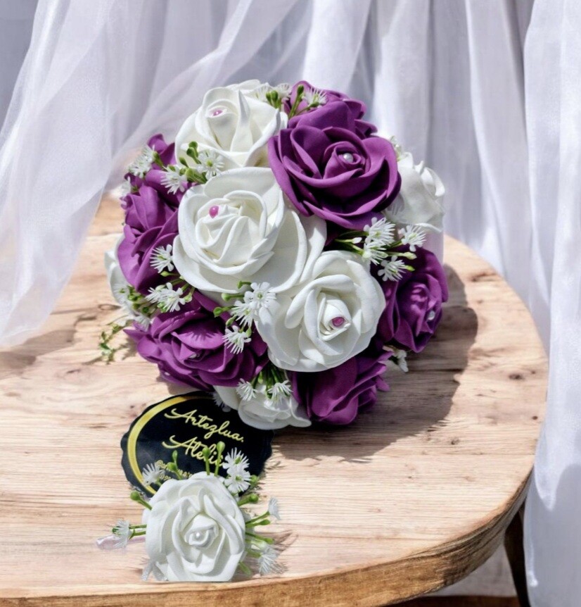 Buquê de Noiva Lilás e Branco em EVA – Rosas Artesanais para Casa