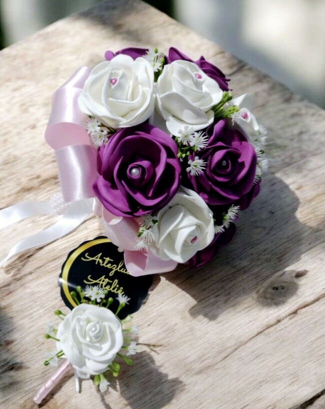 Buquê de Noiva Lilás e Branco em EVA – Rosas Artesanais para Casa