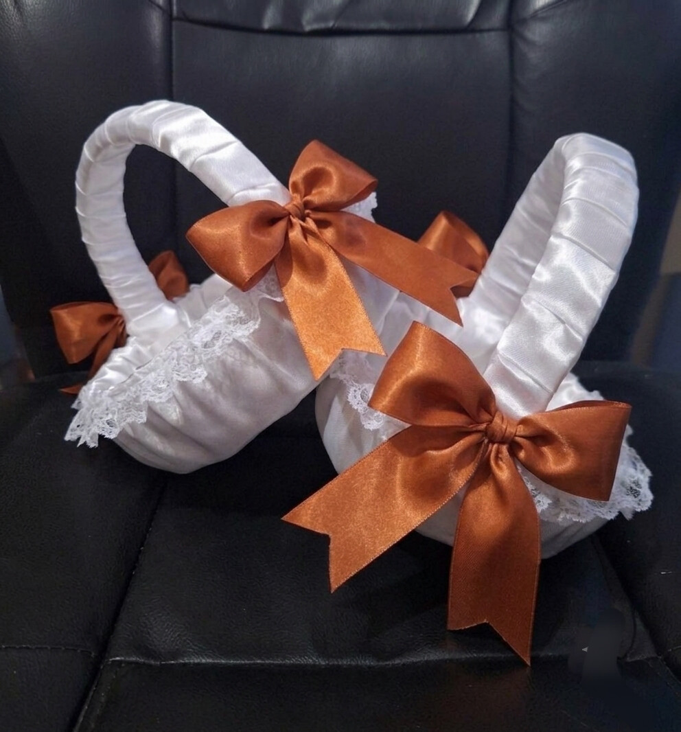 02 Cestas de Florista em Cetim com Laços Terracota (Kit) – Ele