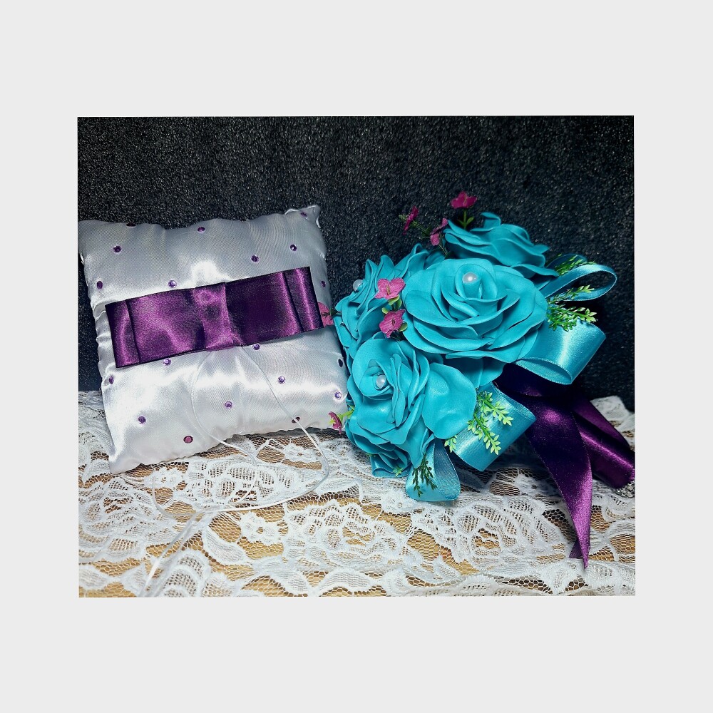 Buquê Noiva Azul Turquesa e Roxo Cívil + Porta Alianças -artes