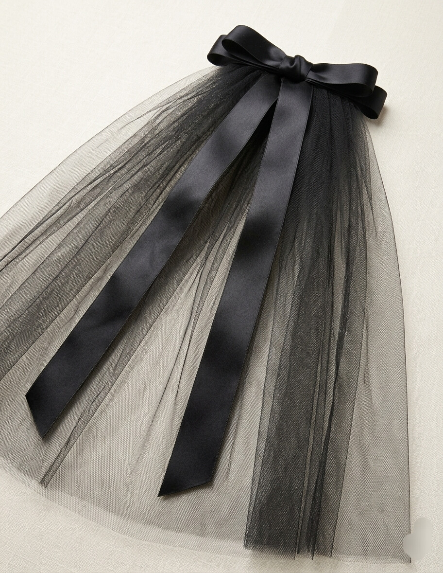 Laço Preto com Véu de Tule Gótico Chic
