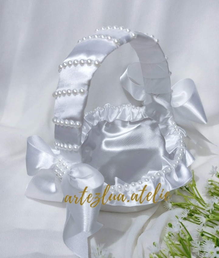 Cestinha florista de casamento branco com pérolas