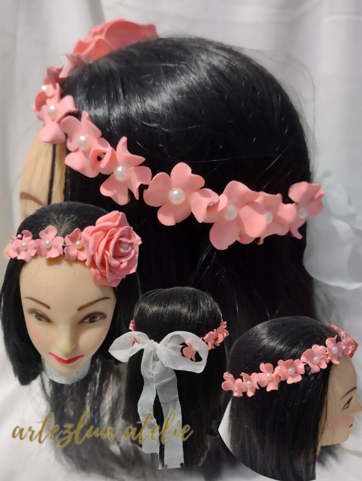 Linda coroa tiara na cor pêssego com rosa na lateral