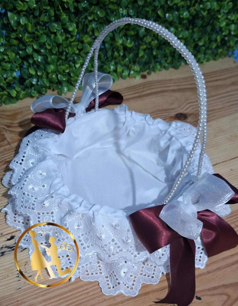 Cesta de florista branca e marsala com laços