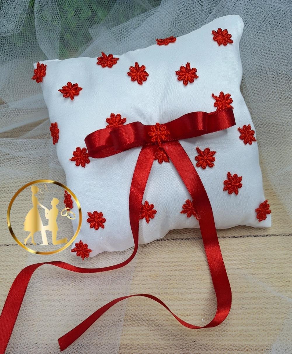 Almofada de alianças vermelho e branco