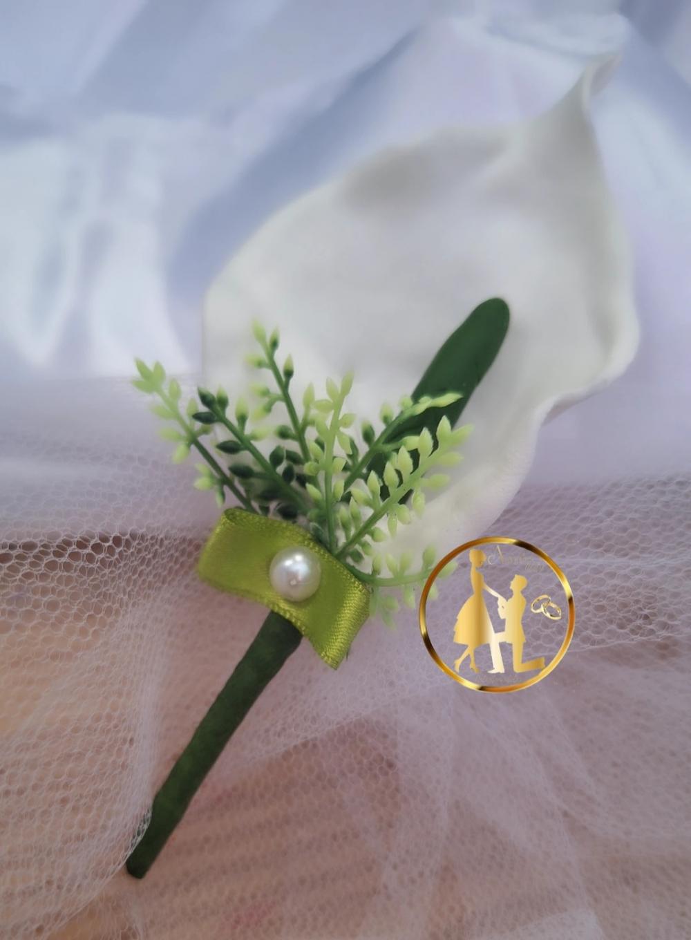 Flor de lapela copo de leite