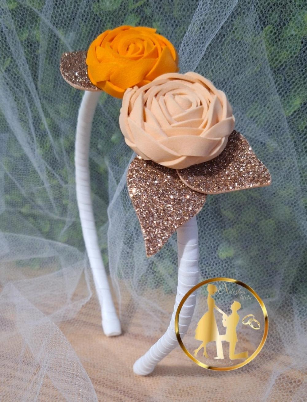 Tiara infantil de rosinhas nude e coral