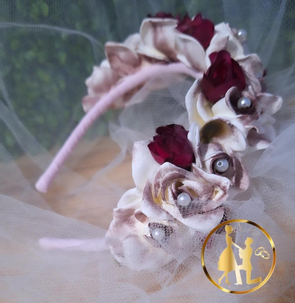 Tiara de luxo branca e vermelha marsala