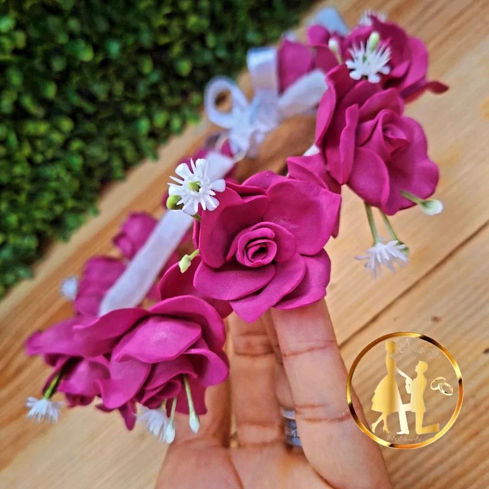 Coroa de flores fúcsia/ pink  rosinhas de eva