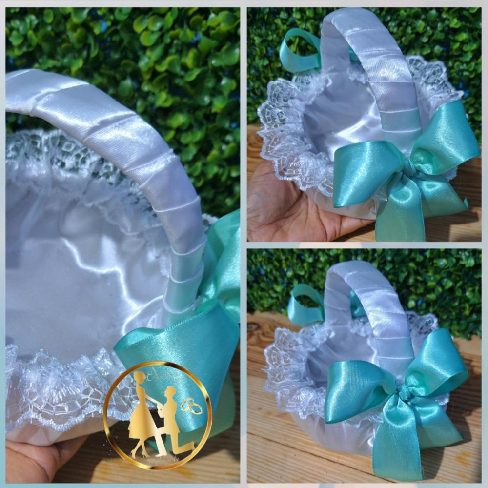 Cestinha florista branco e laços verde