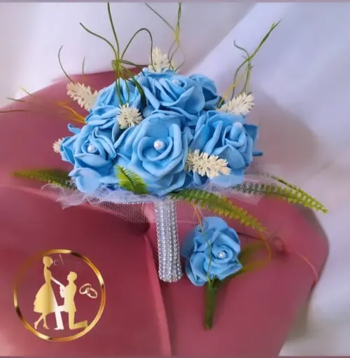 Buquê azul serenity e branco eva