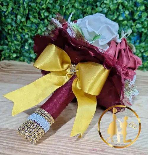 Buquê vermelho marsala e branco Civil pequeno