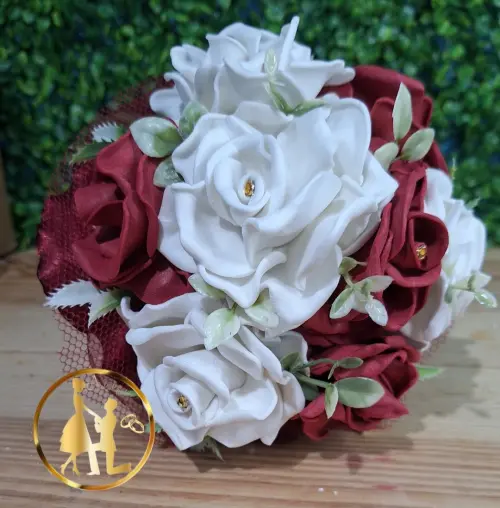 Buquê vermelho marsala e branco Civil pequeno