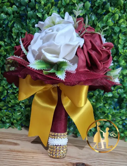 Buquê vermelho marsala e branco Civil pequeno