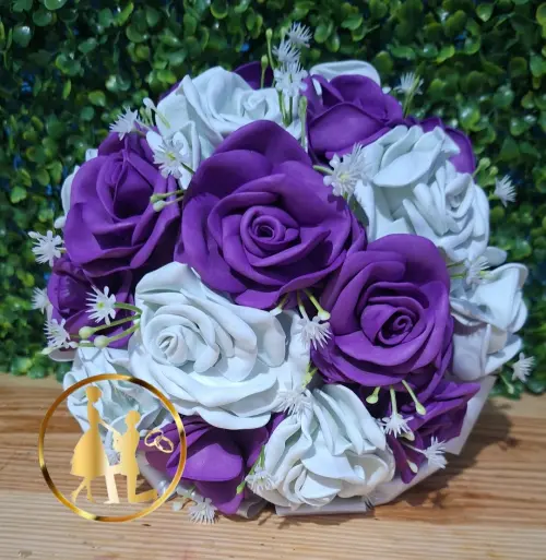 Buquê roxo e branco + lapela grande