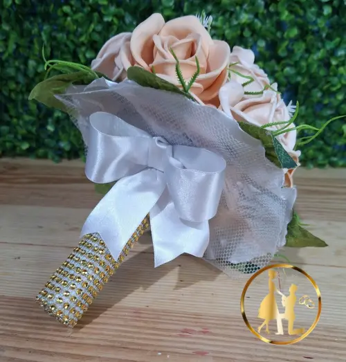 Buquê de noiva bege casamento Cívil pequeno