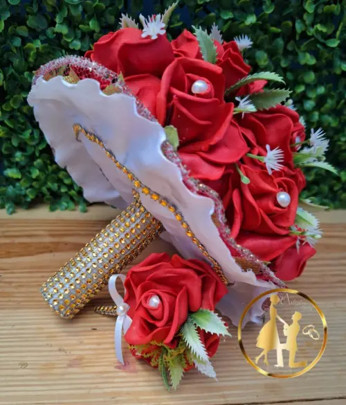 Buquê de noiva vermelho  + flor do noivo