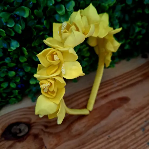 Tiara de florzinhas amarela