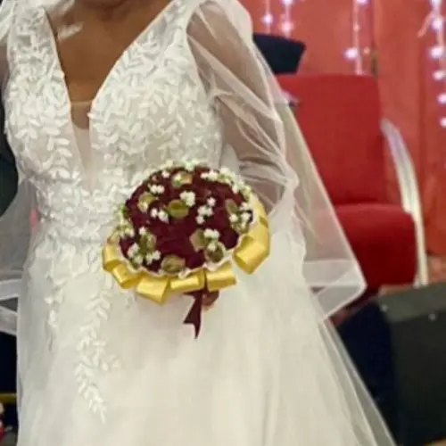 Buquê de noiva vermelho marsala e dourado