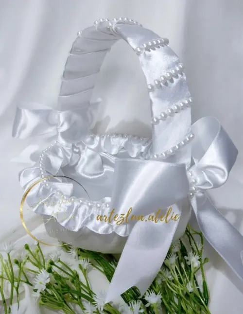 Cestinha florista para casamento branco com pérolas