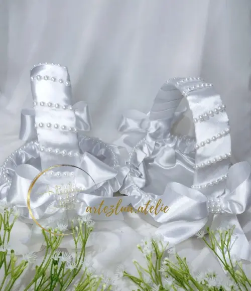 Cestinha florista de casamento branco com pérolas