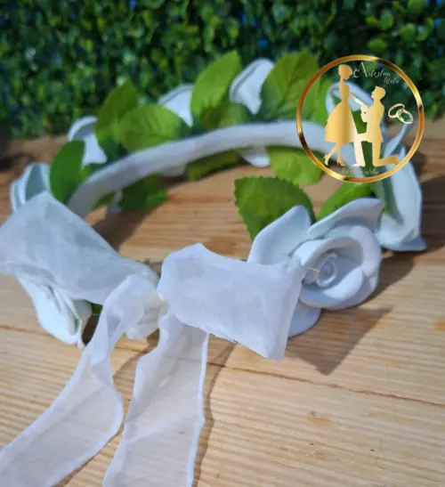 Coroa tiara de rosas brancas adulto e infantil