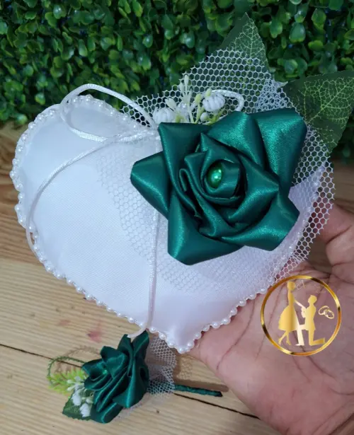 Buquê de cetim verde e branco kit casamento minimalista