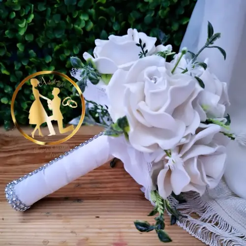 Buquê de noiva branco pequeno