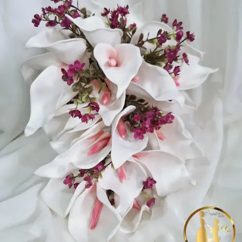 Buquê de noiva copo de leite cascata