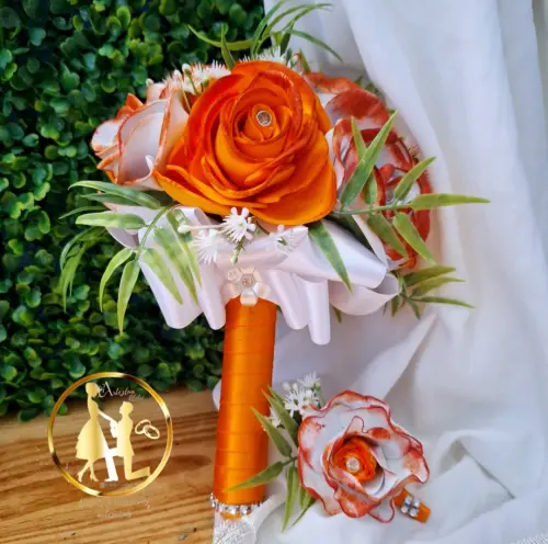 Buquê de noiva branco e coral