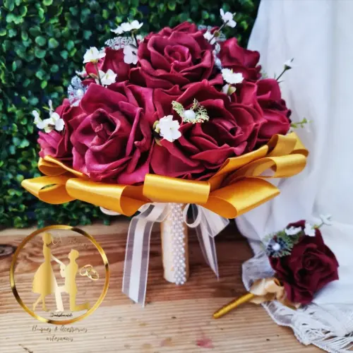 Buquê de noiva vermelho marsala e branco