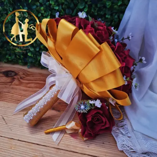 Buquê de noiva vermelho marsala e branco