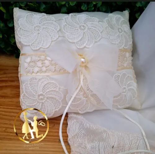 Almofadinha porta alianças champanhe