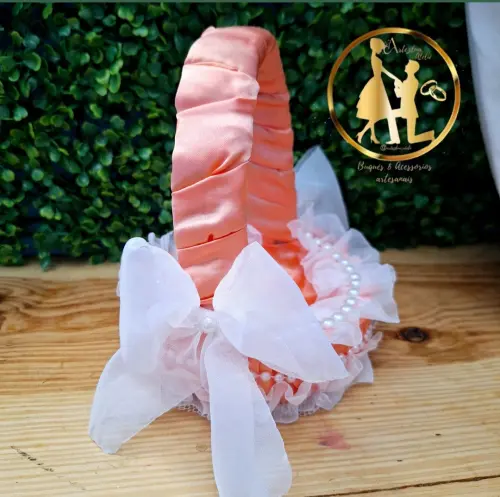 Cesta de alianças de casamento salmão pequena