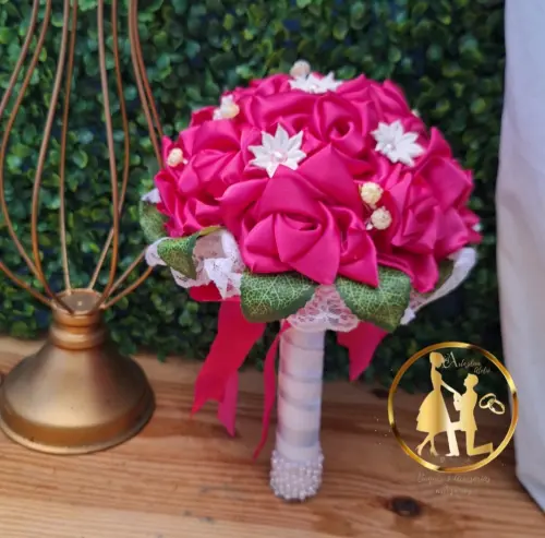 Buquê de noiva cetim rosa fúcsia