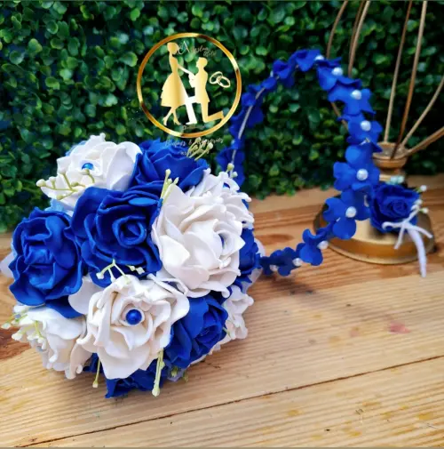 Buquê de noiva branco e azul royal