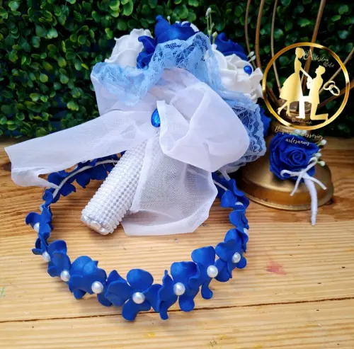 Buquê de noiva branco e azul royal