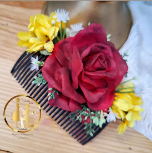 Grinalda de noivas rosas vermelhas e girassois