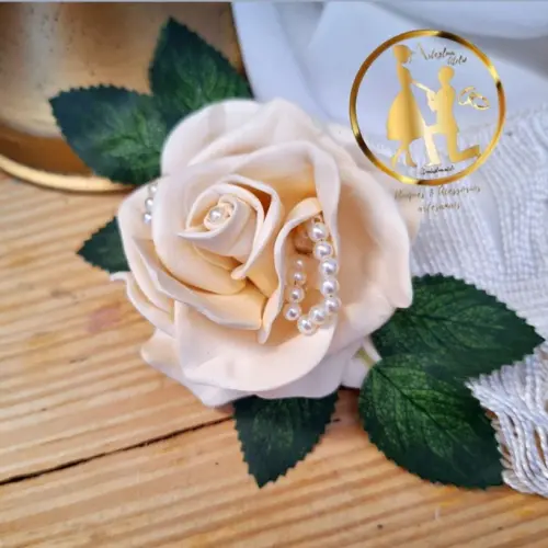 Arranjo de cabelo off white rose