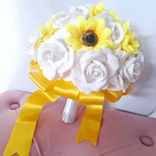 Buquê de Noiva com Girassóis e Rosas Brancas - Artesanal