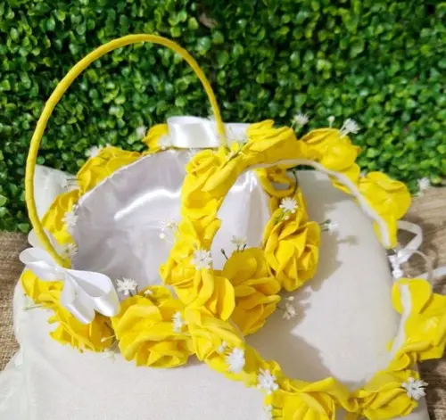 Kit Cesta + Tiara Coroa Amarelo para Daminhas