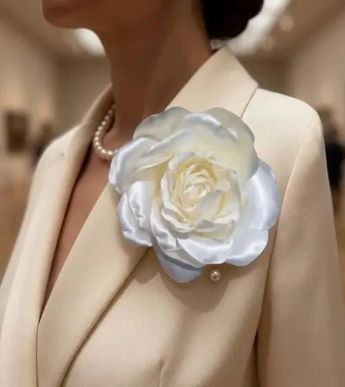Broche de Flor de Tecido Off-white