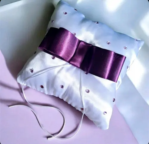 Almofada para Alianças de Casamento Roxa e Branco