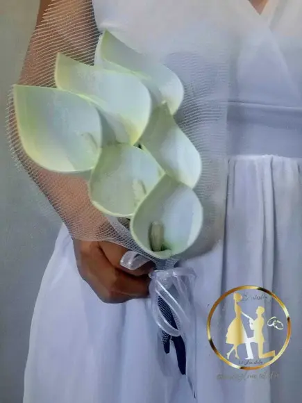 Buquê Copo de Leite Branco Minimalista de Braçada 05 Flores