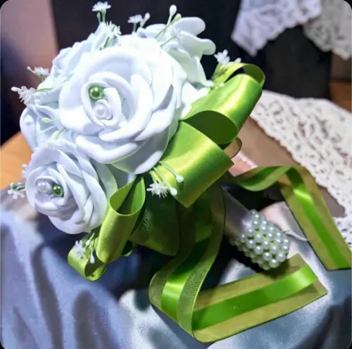 Buquê de Noiva Verde Oliva Cítrico e Branco- Cívil