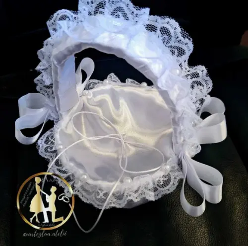 Mini Cesta para Alianças Branca em Cetim com Pérolas